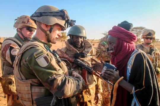 LA FRANCIA SI RITIRA DAL SAHEL: VIA DALL’AFRICA