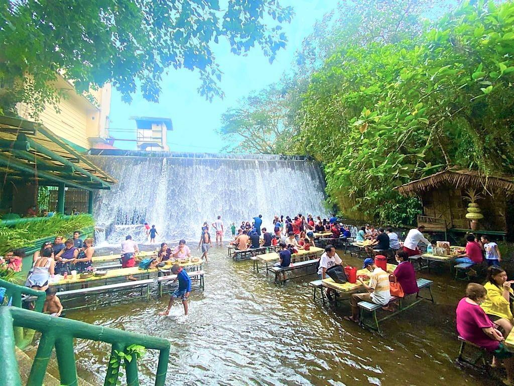 IL PICNIC NELLA CASCATA