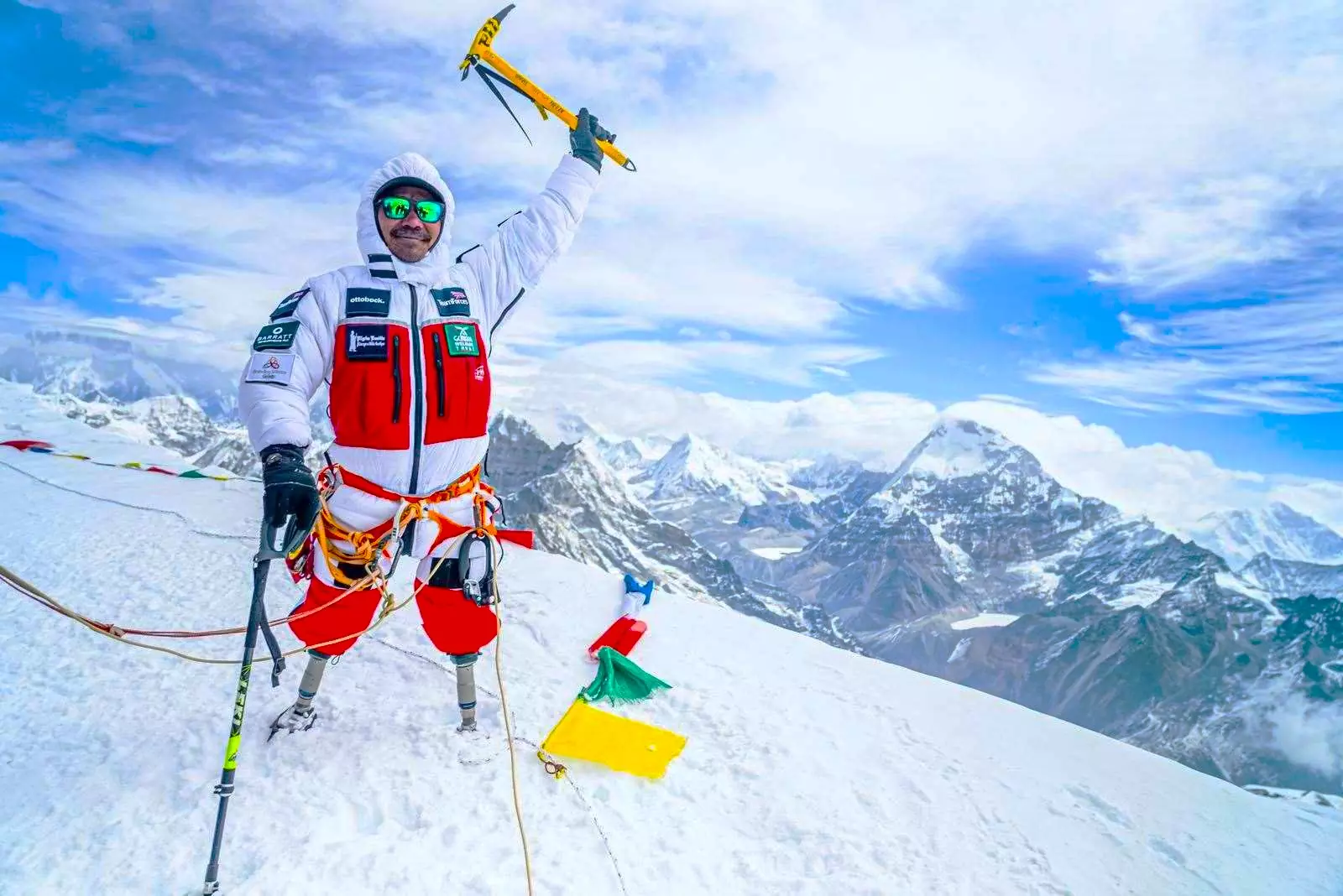 SCALA L'EVEREST, SENZA GAMBE. PRIMO AL MONDO