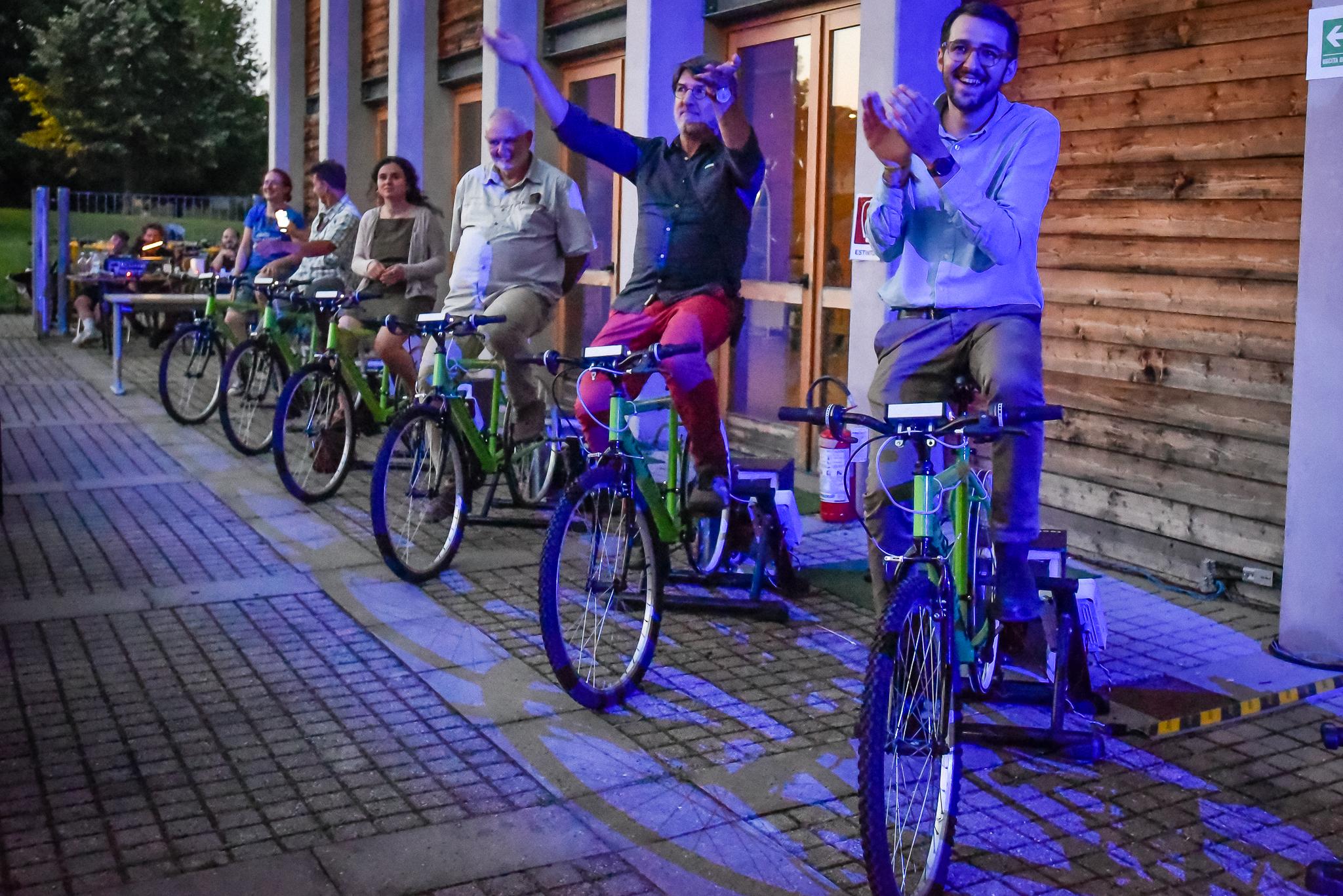 IL TEATRO DOVE IL PUBBLICO ILLUMINA LA SCENA PEDALANDO