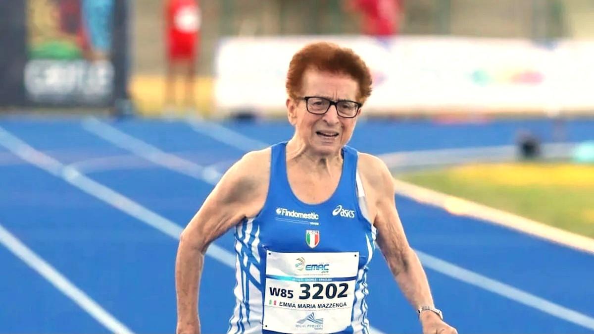 A 90 ANNI BATTE IL RECORD MONDIALE DEI 200 METRI