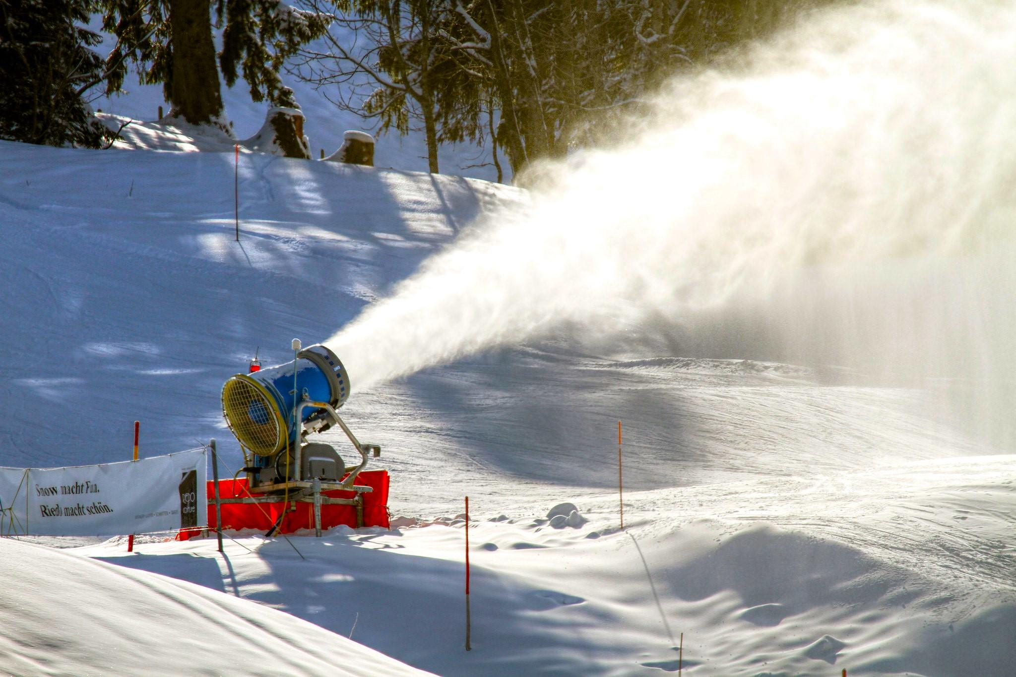 LE ACQUE REFLUE DIVENTANO NEVE: SALVE MONTAGNE E SCI