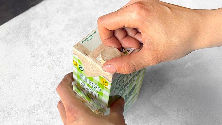 CONFEZIONI IN CARTONE: BASTA PLASTICA DA SEPARARE, ARRIVA IL TAPPO IN CARTA