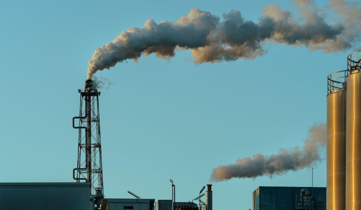 CALANO LE EMISSIONI DI GAS SERRA IN ITALIA: - 3% NEL 2024
