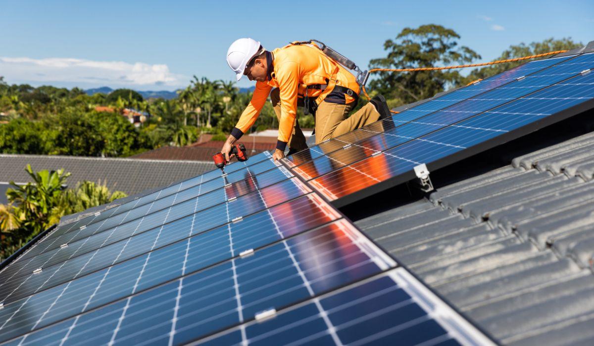 UE, L'ENERGIA SOLARE DIVENTA PER LA PRIMA VOLTA LA PRINCIPALE FONTE D'ENERGIA