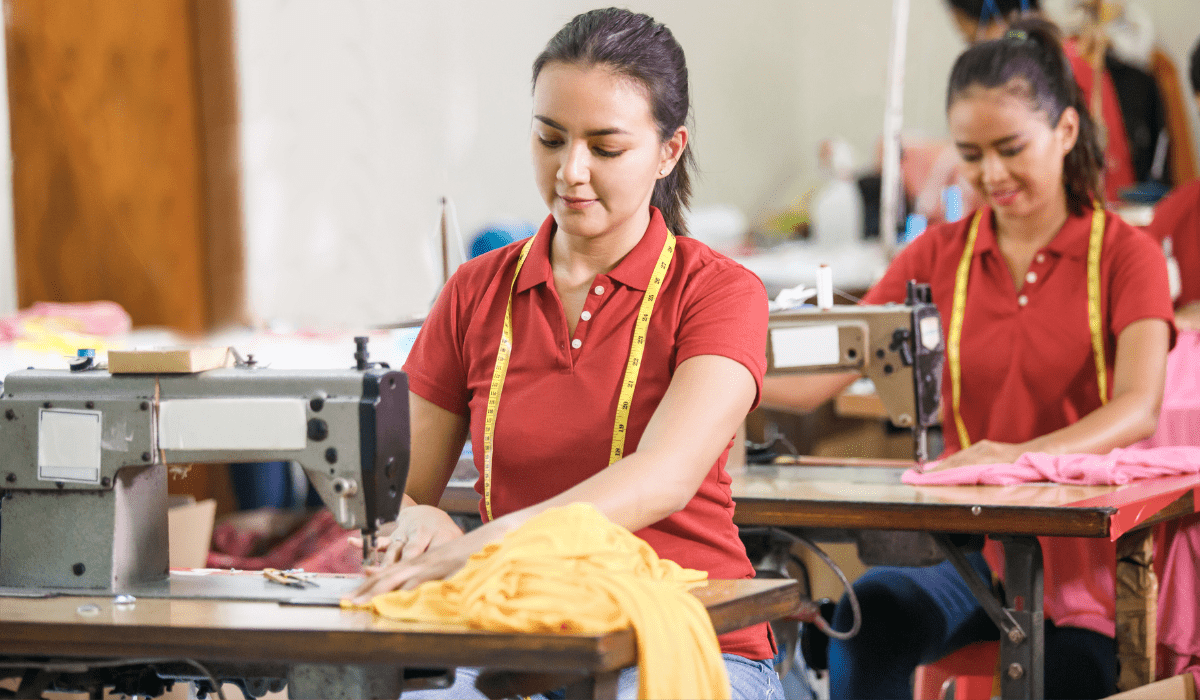 LA MODA RINASCE DAGLI SCARTI: UNA NUOVA VITA AI TESSUTI E ALLE PERSONE
