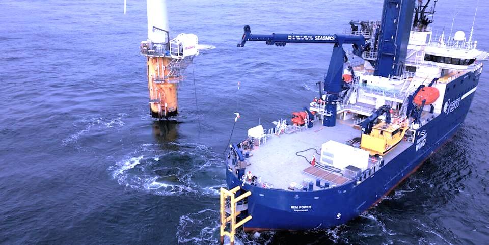 ARRIVANO LE NAVI ELETTRICHE CHE SI RICARICANO IN MARE APERTO