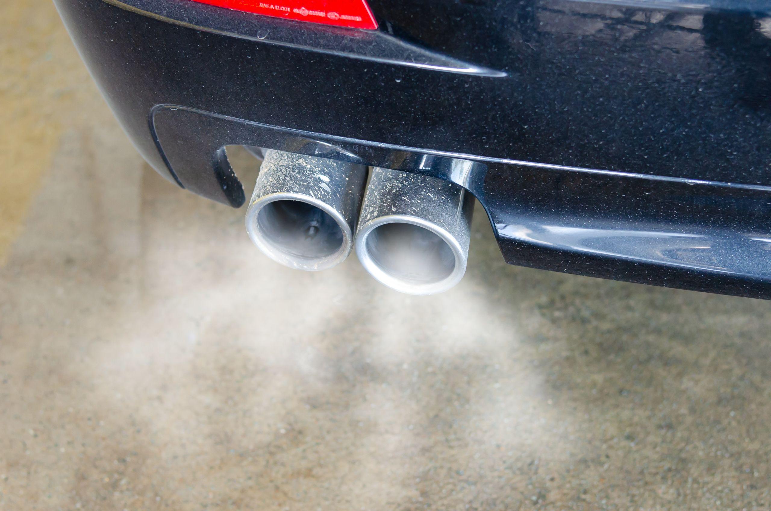 LE AUTO A BENZINA SCENDONO PER LA PRIMA VOLTA SOTTO AL 50% NEL MONDO